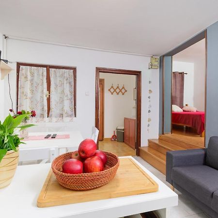 Apartment Adriana On Peaceful Location With Pool Pula Exterior foto
