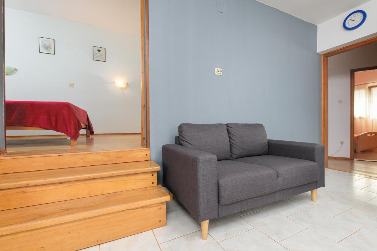 Apartment Adriana On Peaceful Location With Pool Pula Exterior foto